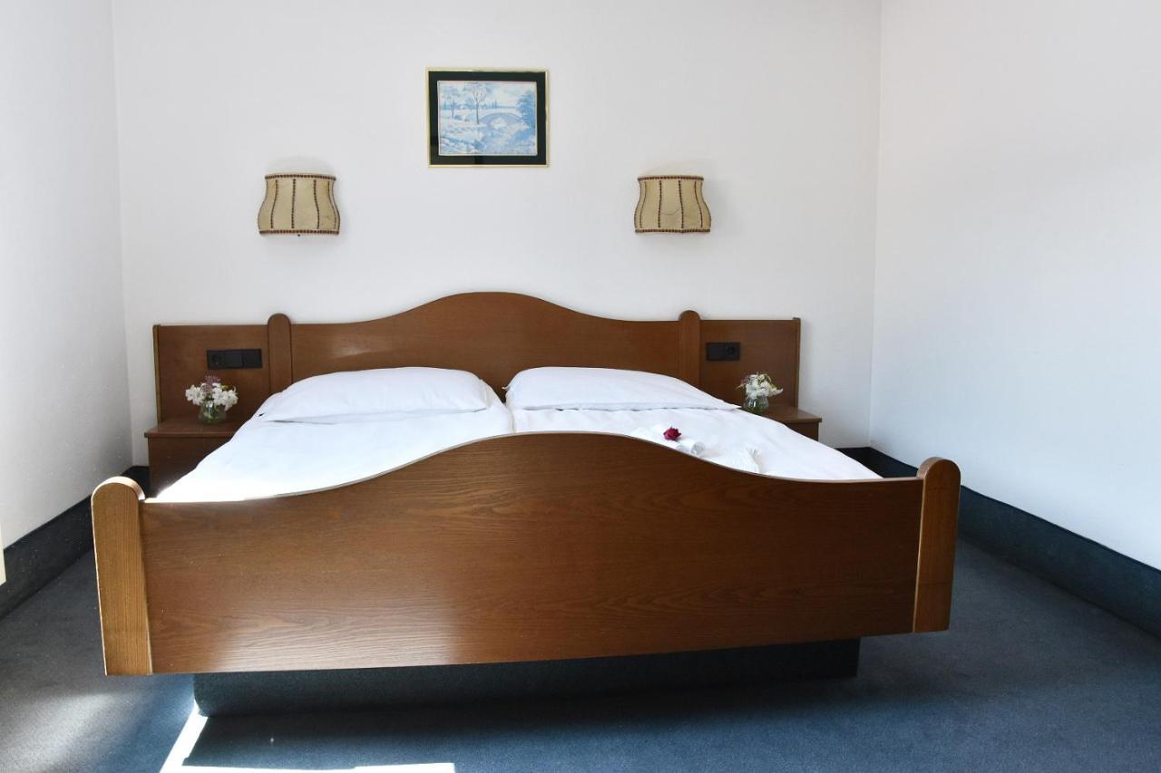 Hotel Goldene Rose Ebersbach an der Fils Exterior foto