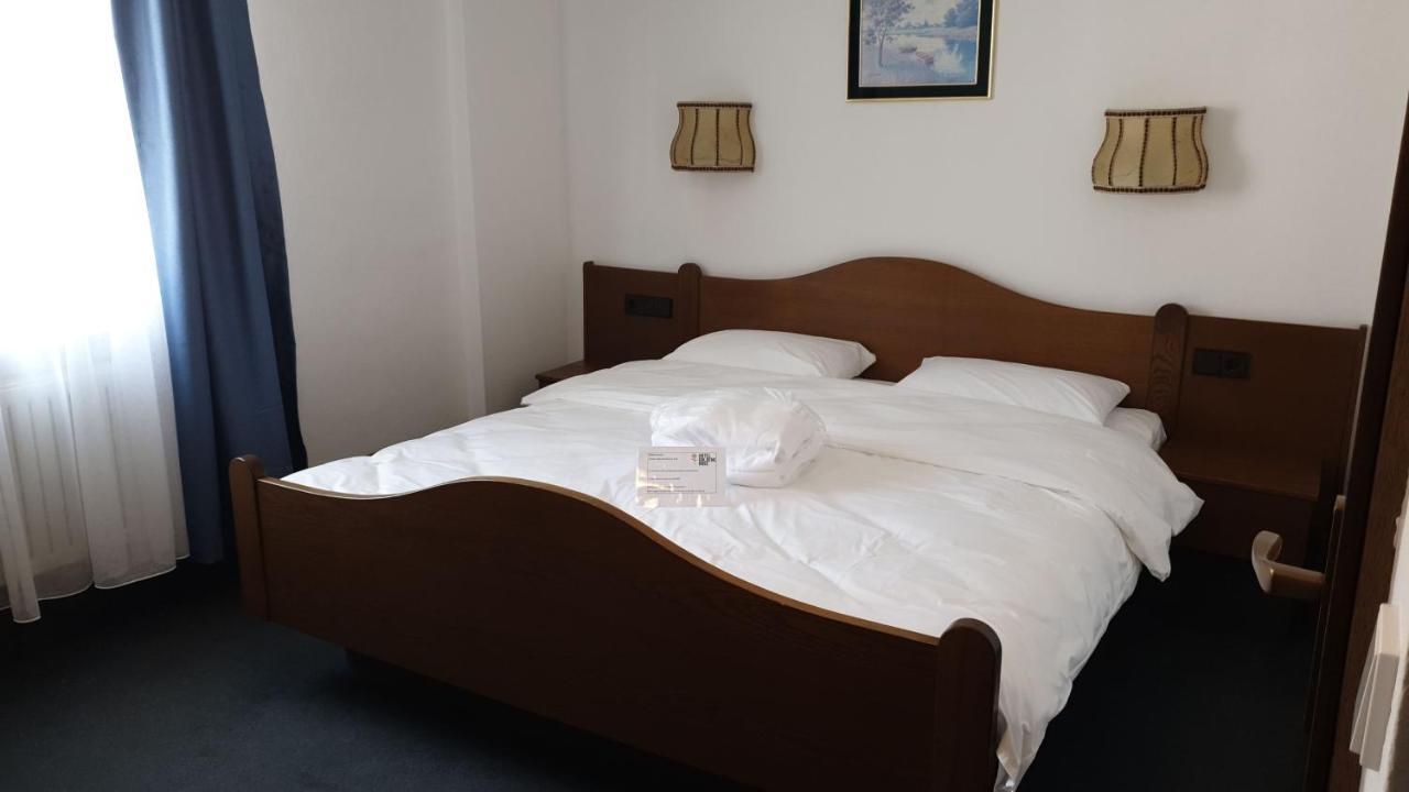 Hotel Goldene Rose Ebersbach an der Fils Exterior foto